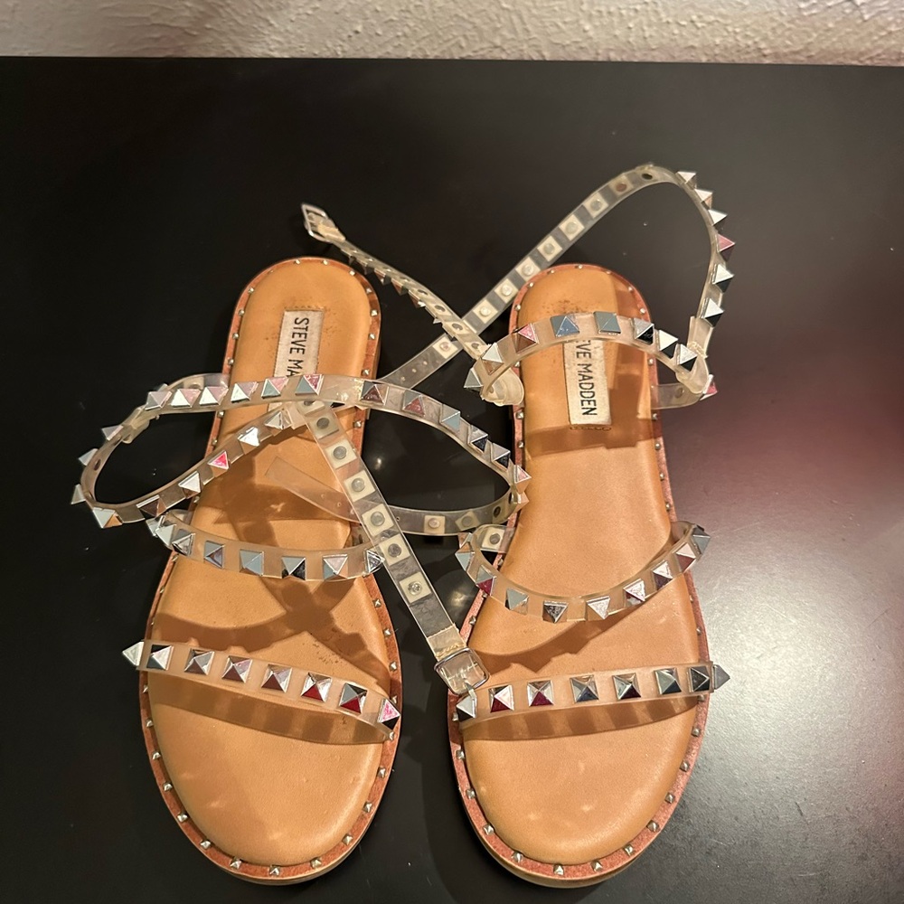 Steve Madden Clear Strap Silver Studded Flat Sandals – Size 6.5 🩶
